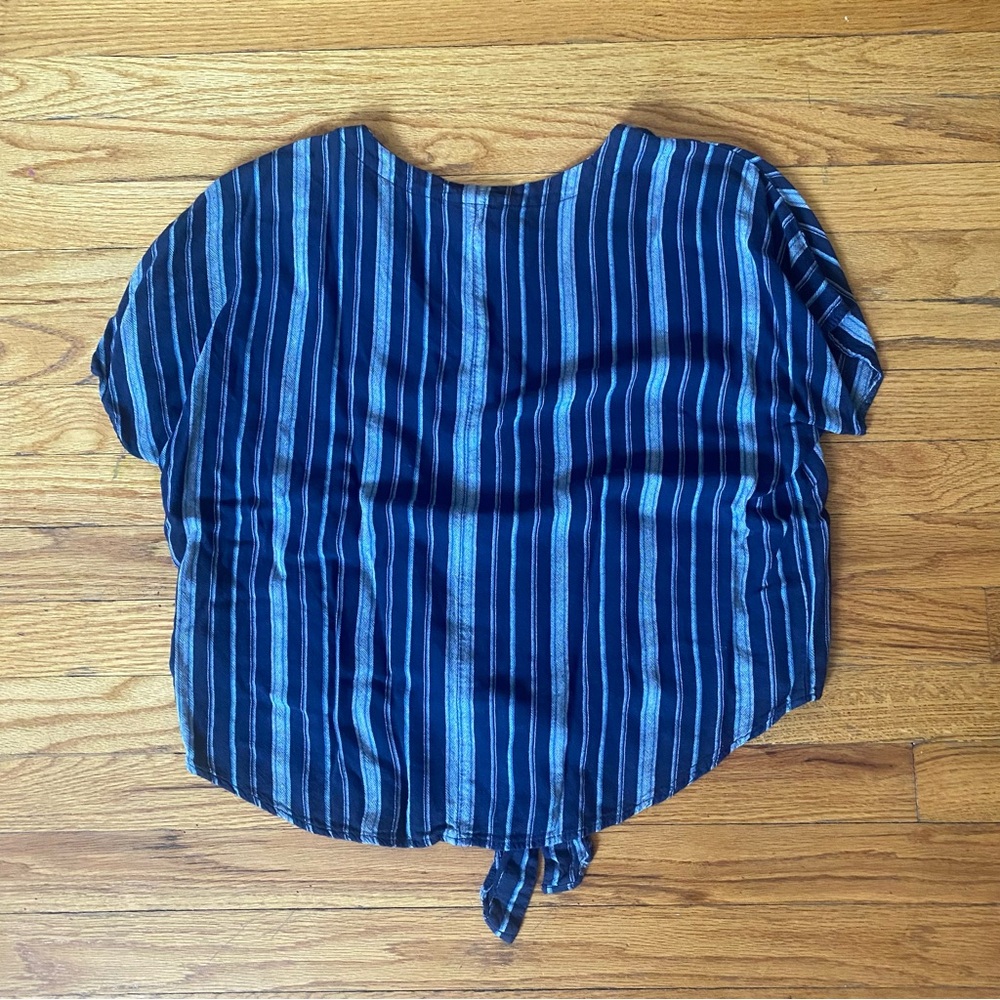 Universal Thread Striped Tie Front Top - Picture 4 of 6